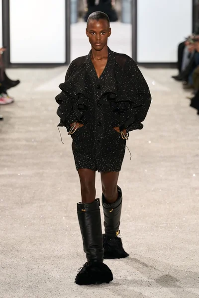 Look 32
